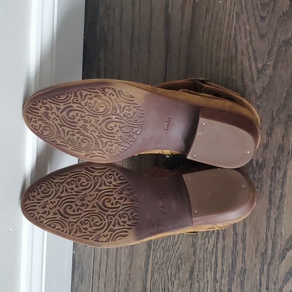 Clarks Artisan distressed ankle boots womens  size - Picture 11 of 11